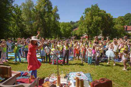 Predstava za otroke, Kovčekteta na obisku (8)